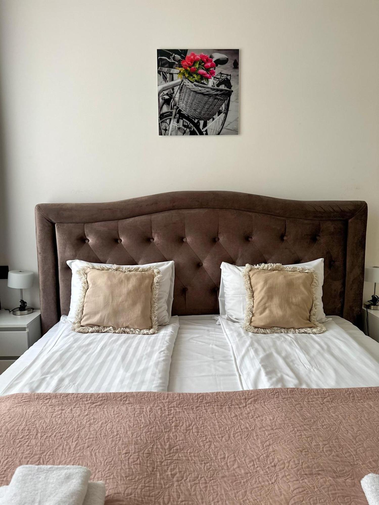 One Bedroom Promenade Apartment Рига Екстериор снимка
