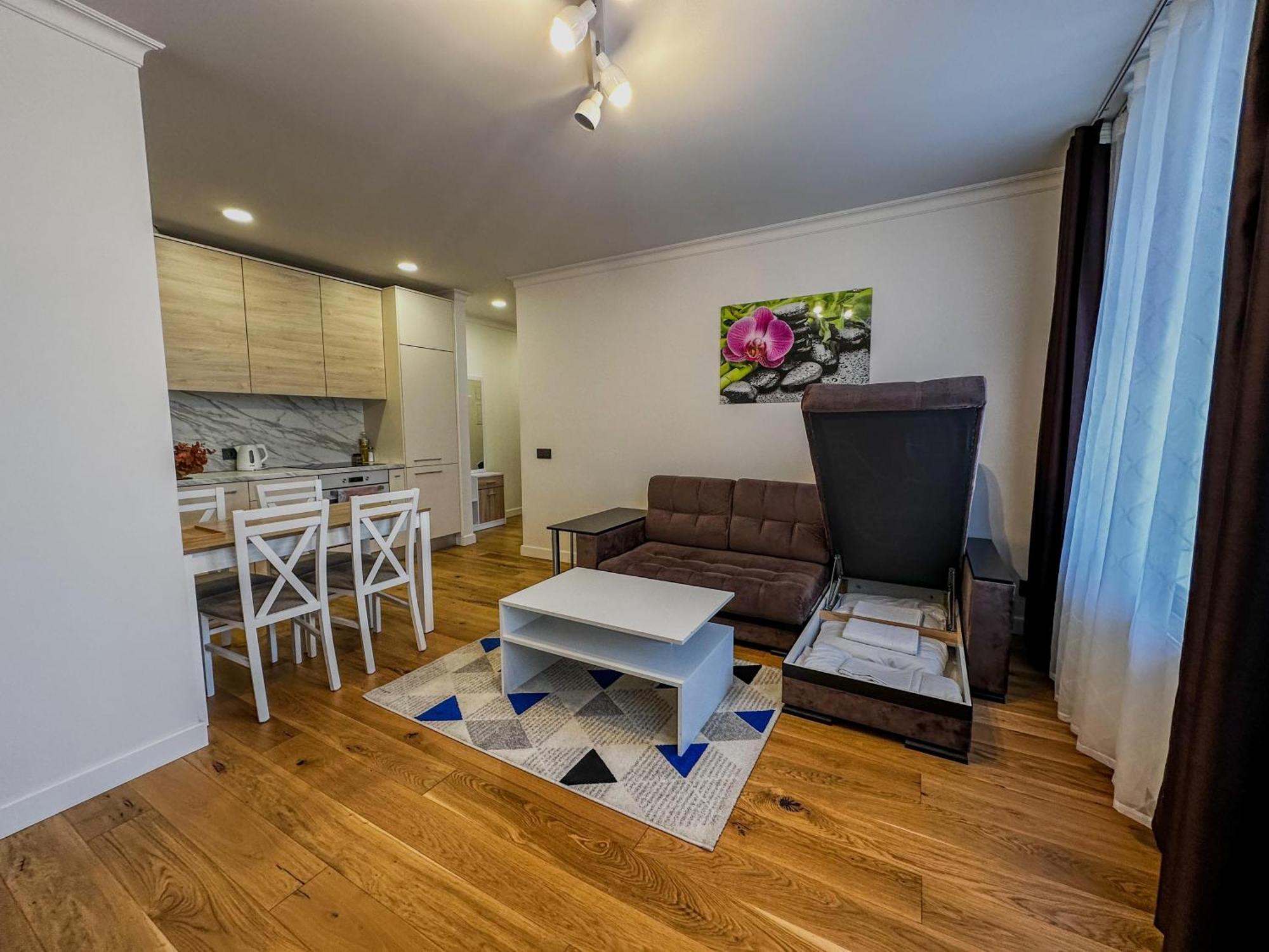 One Bedroom Promenade Apartment Рига Екстериор снимка